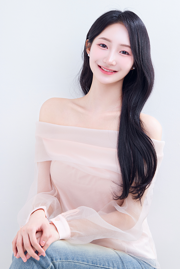 SHIN HYE JOO 반신.png